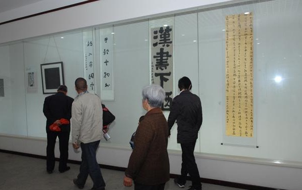西安碑林博物馆在洛阳白马寺首次书法交流巡展(图1)