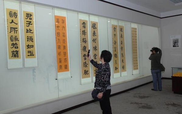 西安碑林博物馆在洛阳白马寺首次书法交流巡展(图2)